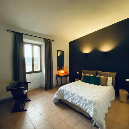 De La Tour Inn
